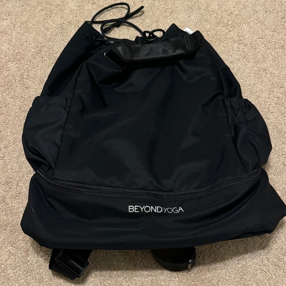 NEW Beyond Yoga Backpack Black Convertible Athletic Yoga Gym Bag NWT